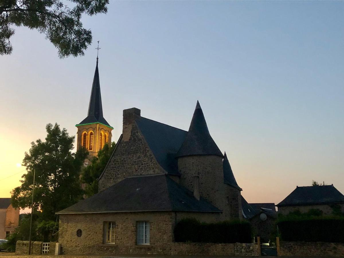 Manoir De La Grand'Cour Bed & Breakfast Soulge-sur-Ouette Exterior photo