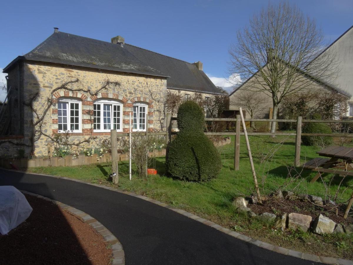 Manoir De La Grand'Cour Bed & Breakfast Soulge-sur-Ouette Exterior photo